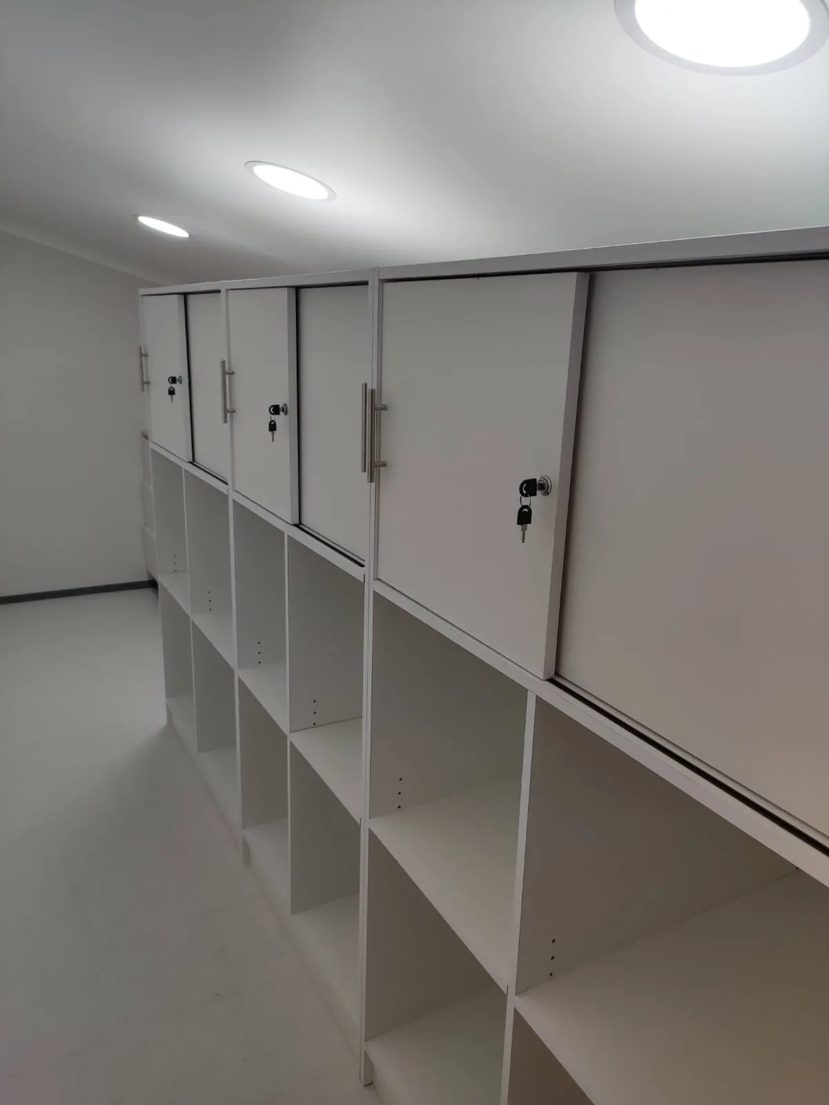 Muebles de guardado a medida con puertas y llave